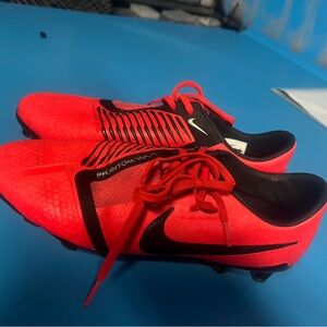 Mens Nike Phantom soccer cleats
Size 9 
Bright Orange & Black